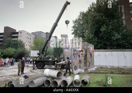 Fall of the Berlin Wall: demolition of the Wall in Berlin- Kreuzberg, Berlin, Germany Stock Photo