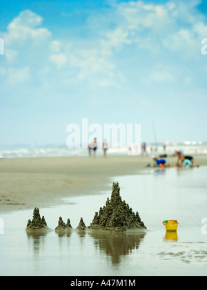 /450v/a47m1m/sand-piles-on-beach-a4...