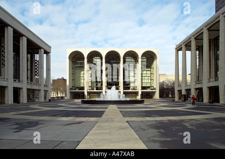 Metropolitan Opera House, Lincoln Center for the Performing Arts, New York City. Fountain by Philip Johnson. Stock Photo