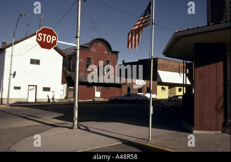 lincoln highway .main street lost nation iowa 1992 hell i know where it is but don t ask me how to get there Stock Photo