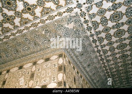 India Rajasthan Amber Fort Jai Mandir Hall of Victory patterned shisha mirror decoration Stock Photo