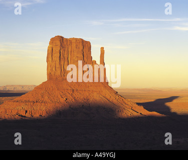 Sunrise, mesas West Mitten Butte, East Mitten Butte, Merrick Butte ...