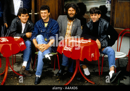radovan karadzic sept 1990 a group of four striking serbian transport workers men having a drink on a cafe terrace in foca Stock Photo