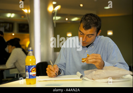 STUDENT IN THE RESTAURANT AT THE LONDON BUSINESS SCHOOL, 2001 Stock Photo