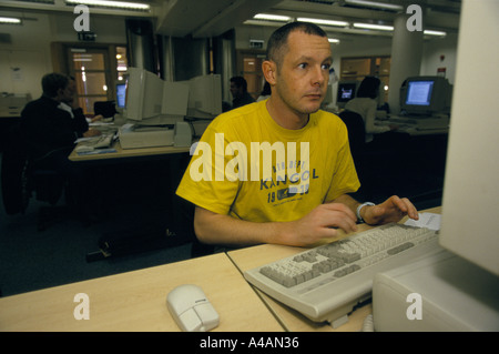 STUDENTS WORKING ON COMPUTERS, THE LONDON BUSINESS SCHOOL, 2001 Stock Photo