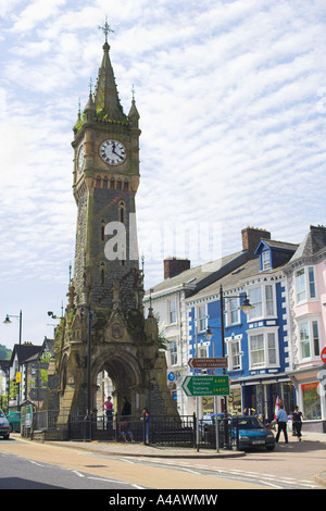 Machynlleth clock tower with girl standing in the arch from Penrallt Street Stock Photo