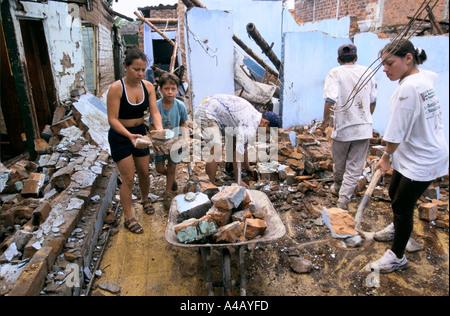 Colombia, Jan 1999: in the small town of La Tabaida a family clears the remains of their home after the earthquake. Stock Photo