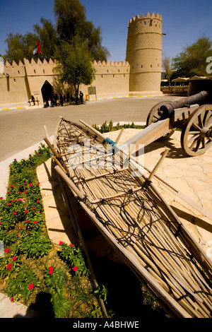 Sultan bin Zayed Fort, Al-Ain, Abu Dhabi, UAE - Reed fishing boat and cannon (Al Ain) Stock Photo