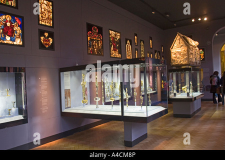 Exhibit hall in the V&A Victoria and Albert Museum, South Kensington London  GB UK Stock Photo - Alamy