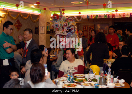 Diners in Joe s Shanghai Restaurant in New York City s Chinatown celebrate Chinese New Year Stock Photo