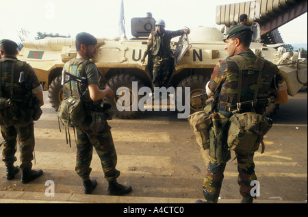 'RWANDAN CIVIL WAR', UN TROOPS FROM BELGIUM AND OTHER COUNTRIES GUARD THEIR AIRPORT AT KIGALI. APRIL 1994 Stock Photo