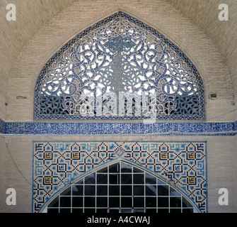 arabesque grille, Masjid-i Hakim, Isfahan, Iran Stock Photo