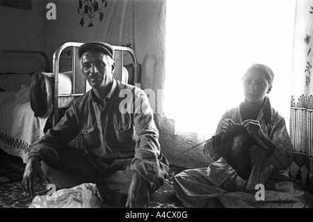 July 1987 Uludere south east Turkey Kurdistan A Kurdish farmer and his daughter at home Photo by Richard Wayman Stock Photo