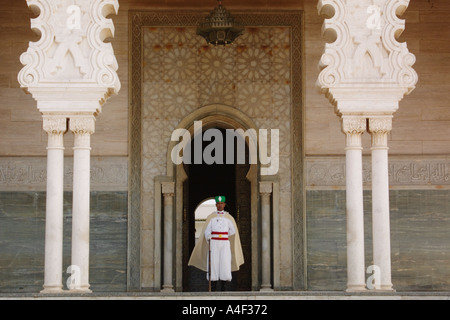 A guard in front of Mausoleum of Mohammed V in which the present king of Morocco s grandfather and now father the late Hassan II Stock Photo