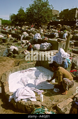 Pakistan Sind Karachi washermen at Dhobi Ghat laundry area Stock Photo