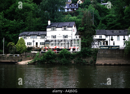 Symond's Yat-Olde Ferries Inn with hand pulled ferry Stock Photo