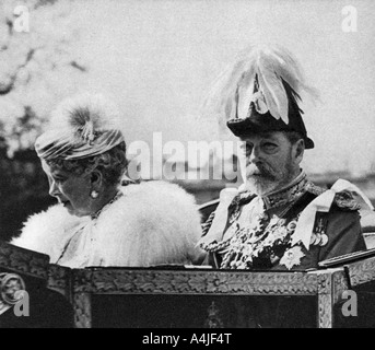 King George V and Queen Mary on their way to St Paul's Cathedral, Silver Jubilee, 1935. Artist: Unknown Stock Photo