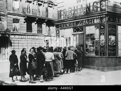 Wartime food rationing people queuing up for their shopping bread ...