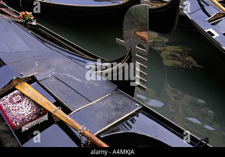 ITALY VENICE Gondola detail showing wooden oar and the metal front known as the Ferro Stock Photo