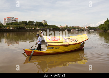 Malaysia Borneo Sarawak Kuching tambang sampan on river at Fort Margherita Stock Photo