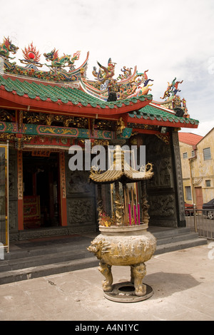 Malaysia Borneo Sarawak Kuching Hong San Chinese Temple courtyard Stock Photo