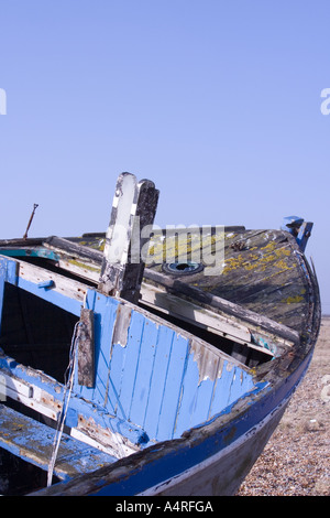 Bows of an abandoned fishing boat decaying on the shingle beach at Dungeness on Kent's coast. Stock Photo