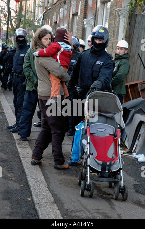 After 30 years Riot police & Bailiffs evict 21 houses of squatters St. Agnes Place Kennington South London Stock Photo