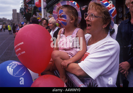 Mother young child well wishers at the Royal wedding of Prince Edward and Sophie Rhys Jones Windsor Berkshire 1999 1990s UK Stock Photo