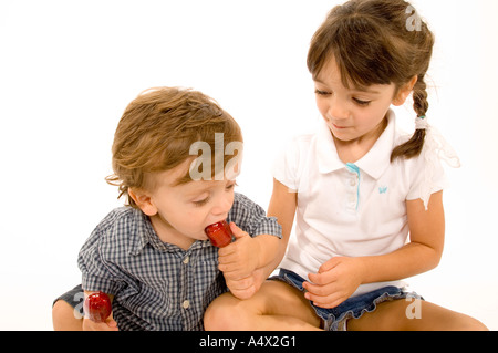 BROTHER AND SISTER SHARING LOLLYPOP Stock Photo - Alamy