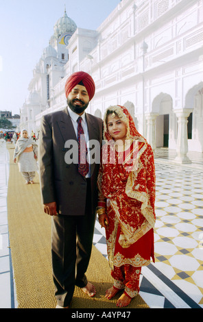 Amritsar punjab India Golden Temple Sri Harmandir Bride And Groom Stock Photo