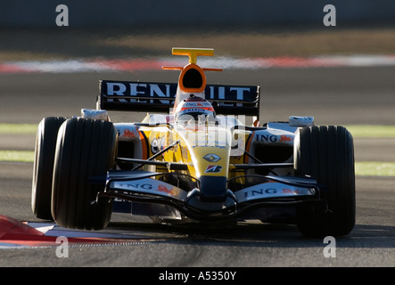 Heikki Kovalainen (FIN)  in the Renault R27 during Formula 1 testing sessions in February 2007 Stock Photo