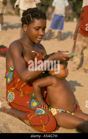 Painet hq1433 mozambique mother combing girls hair shore lake nyasa metangula baby clean grooming images smiling country Stock Photo