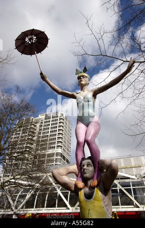 Statues of acrobats in Swindon town centre Brunel shopping centre in ...