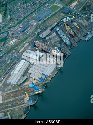 Aerial view of dry docks at Swan Hunters shipyards, Wallsend, Tyneside, Tyne and Wear, England, UK., in 1980's. Stock Photo