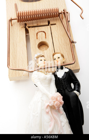 Love symbol. Couple in love figurines on a red glitter background with ...