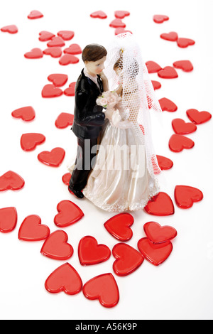 Love symbol. Couple in love figurines on a red glitter background with ...