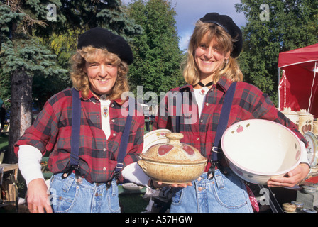 POTTERS AND SISTERS LESLIE FALCONER AND ANDY FALCONER-BROWN AT BAYFIELD, WISCONSIN APPLE FESTIVAL. FALL. Stock Photo