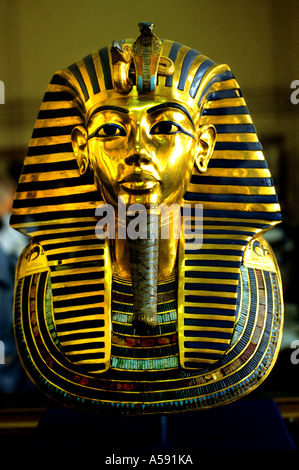 TUTANKHAMENS The golden funerary Tutankhamen Toetanchamon Gold mask of Tutankhamun  The golden funerary Egyptian Museum Cairo