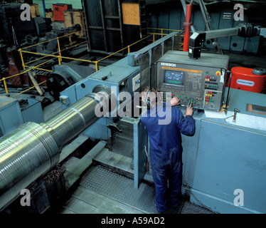 Skilled worker operating a computer controlled steel milling machine, Gateshead, Tyne and Wear, England, UK. Stock Photo