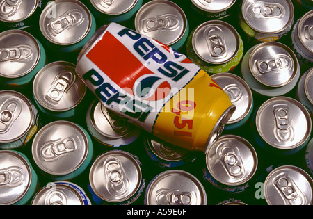 Dosen Getrankedosen Blechdosen Aluminium Weissblech Abfall Mull Pfand Recycling Stock Photo Alamy