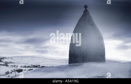 White Nancy monument in the snow, Bollington, Cheshire Stock Photo