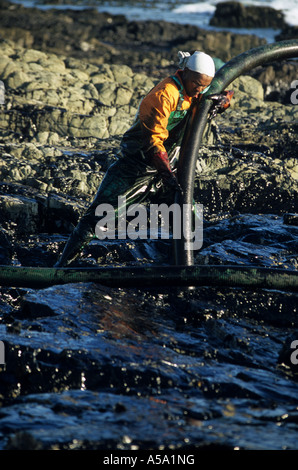 Oil spill cleanup at Cape Town beach on June 23, 2000 after the bulk carrier Treasure sank off the coast Stock Photo