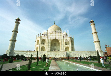 Taj Mahal - the Mausoleum of the Mughal Empress Mumtaz Mahal in Agra, India Stock Photo