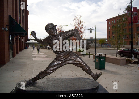 Statue of the St Louis Cardinals baseball player 'Stan the Man' Musial ...