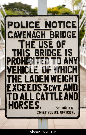 Cavenagh Bridge In The Colonial District, Singapore, Southeast Asia 