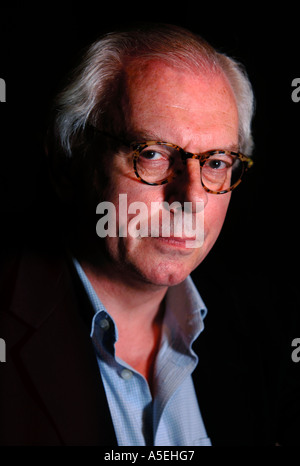 HISTORIAN AND TELEVISION PRESENTER DR DAVID STARKEY PICTURED AT THE CHELTENHAM LITERARY FESTIVAL OCT 2005 Stock Photo