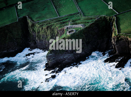 ireland, co, county kerry, dingle peninsula, slea head, stone fort on a narrow cliff edge on irish atlantic coast, Stock Photo