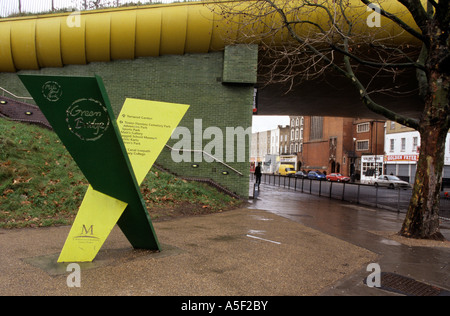 The Green Bridge that carries Mile End Park over the Mile End Road Stock Photo