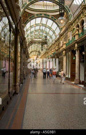 dh City Centre LEEDS WEST YORKSHIRE Victoria Quarter shopping arcade shoppers victorian mall interior people england Stock Photo