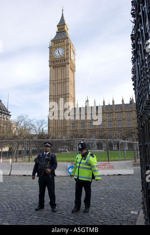 armed guards outside Houses of Parliament on high security alert Stock ...